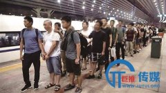 <b>团伙利用僵尸手机骗APP推广费 现场看起来太壮观了</b>